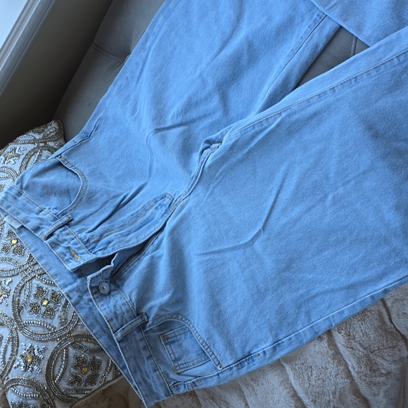 Wide Leg Light Wash Womens Jeans Size 32 - Picture 2 of 3